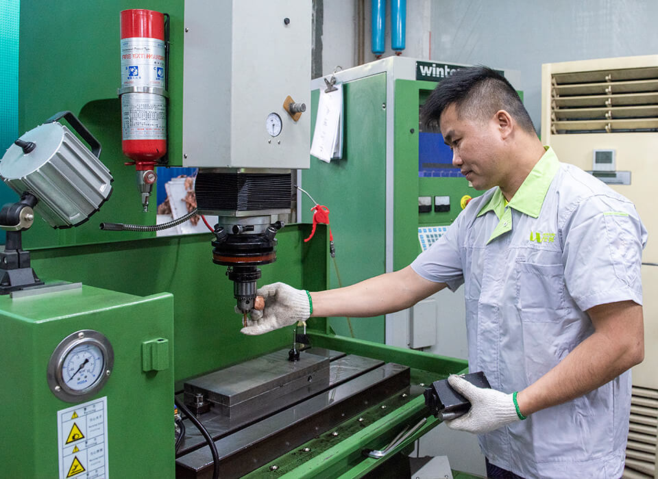 世邦玩具- 專職品質管控團隊 世邦玩具- 專職品質管控團隊